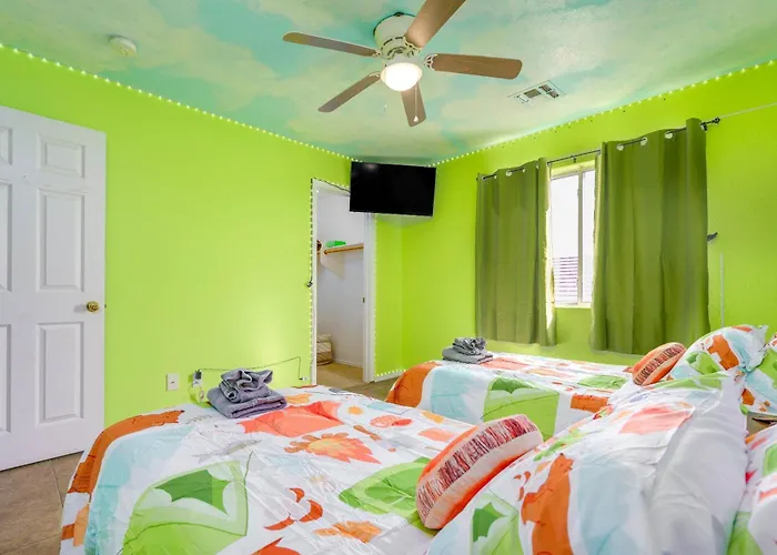 Family Fun Retreat Themed Bbq & Golf Course Holiday home Avondale