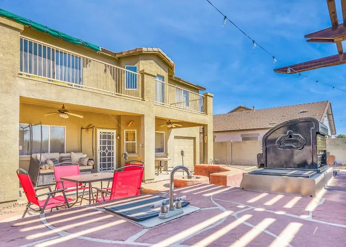Family Fun Retreat Themed Bbq & Golf Course Avondale