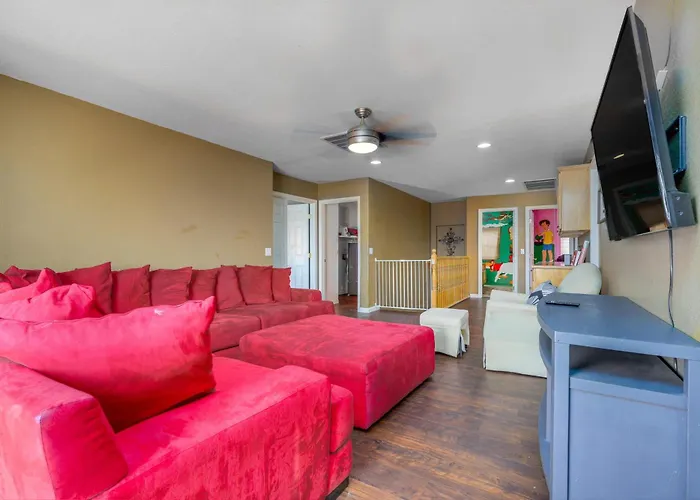 Family Fun Retreat Themed Bbq & Golf Course Holiday home Avondale